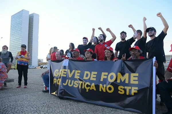 Manifestantes pró-Lula entram em confronto no Supremo Tribunal Federal