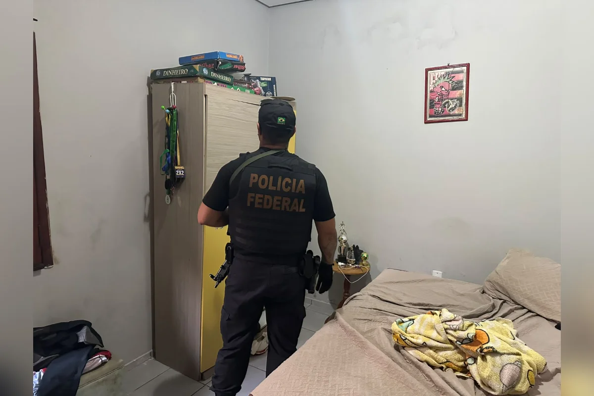 A PF informou que as medidas têm por finalidade preservar as fontes de prova, impedir eventual continuidade das condutas investigadas e resguardar a segurança da vítima A PF informou que as medidas têm por finalidade preservar as fontes de prova, impedir eventual continuidade das condutas investigadas e resguardar a segurança da vítima