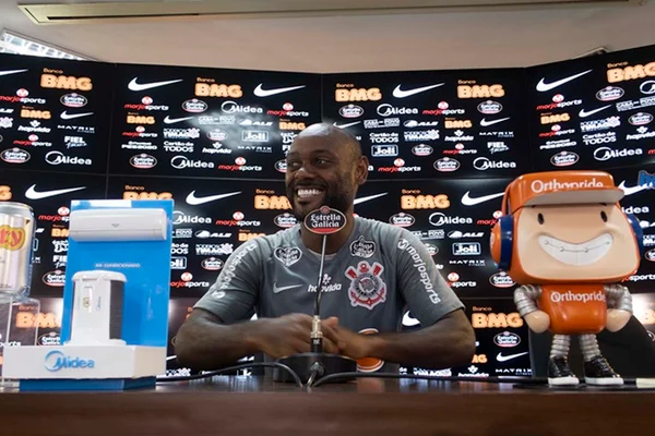 Corinthians: Love elogia técnico e brinca sobre volta de Paulinho