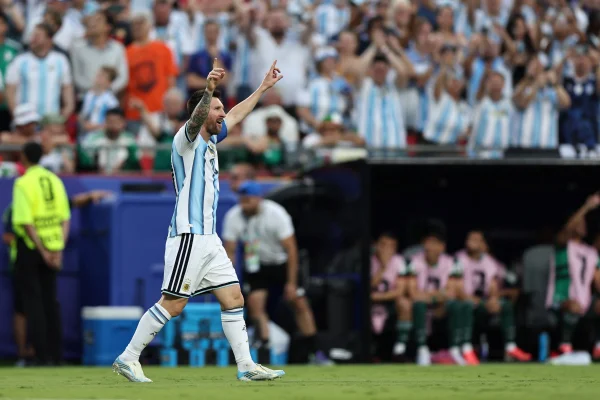 Lionel Messi no confronto diante da Argélia na Copa do Mundo