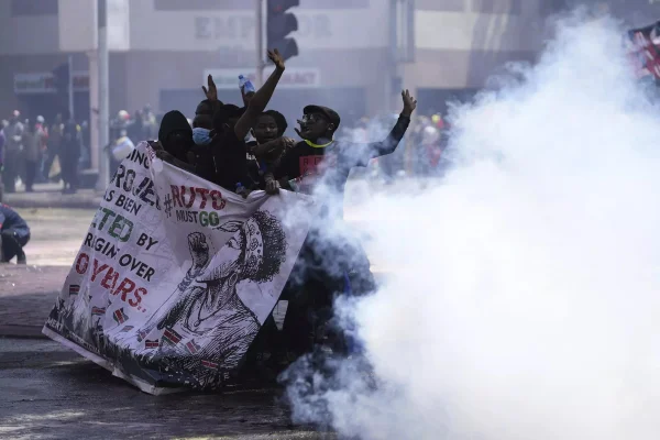 Presidente do Quênia retira projeto após 22 mortes em manifestações