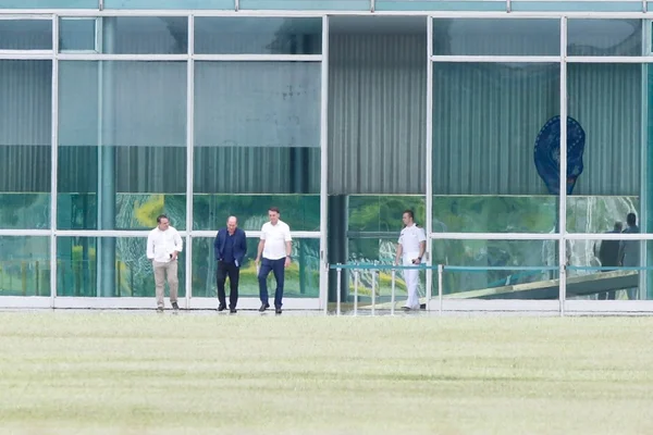 Bolsonaro com ministros no Palácio da Alvorada