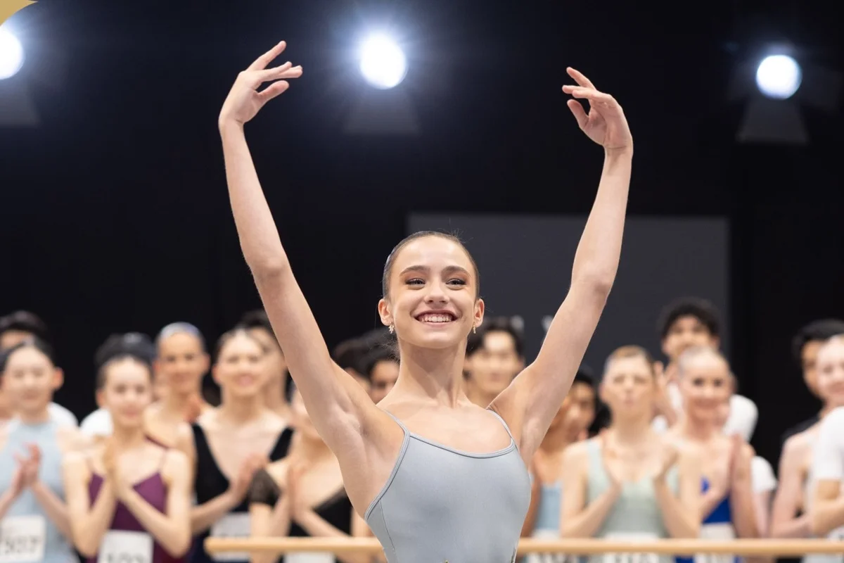 Bailarina brasileira ganha prêmio na "Copa do Mundo de balé", na Suíça