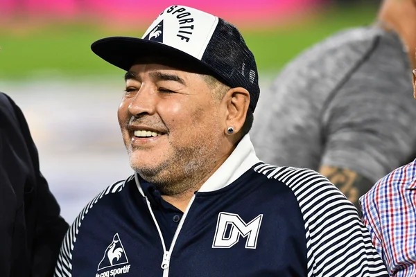 Maradona sorrindo
