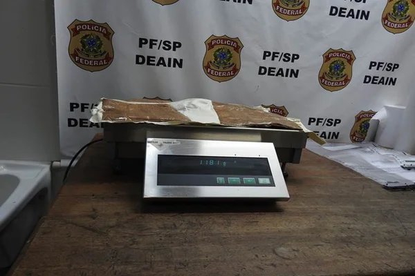 PF prende “mula” do tráfico e liberta mulher presa em cativeiro em SP