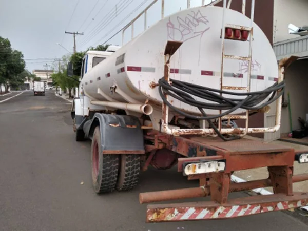 Traficantes compraram caminhão-pipa para levar drogas até a fronteira