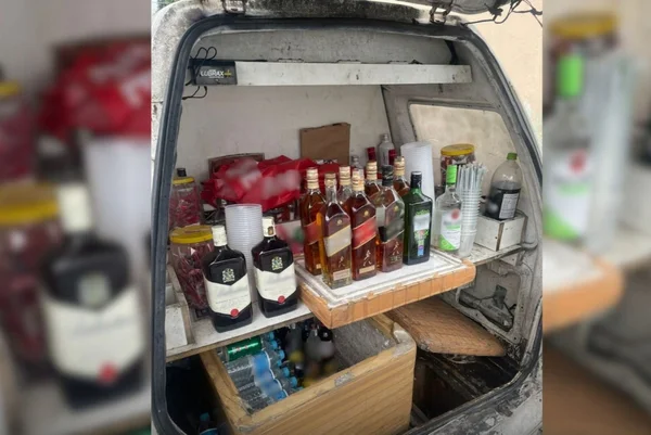 Imagem mostra carro com bebidas - Metrópoles