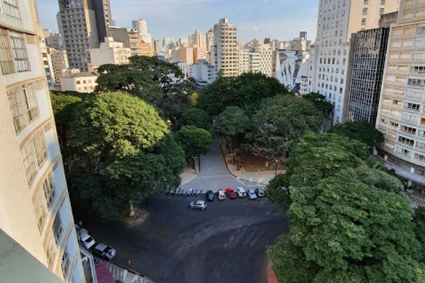 Com filha de 6 anos no colo, pai pula do 17º andar de hotel em SP
