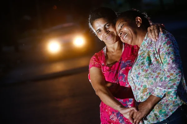 Um carnaval de união familiar. Irmãs separadas ainda crianças se reencontram após 47 anos. Veja vídeo