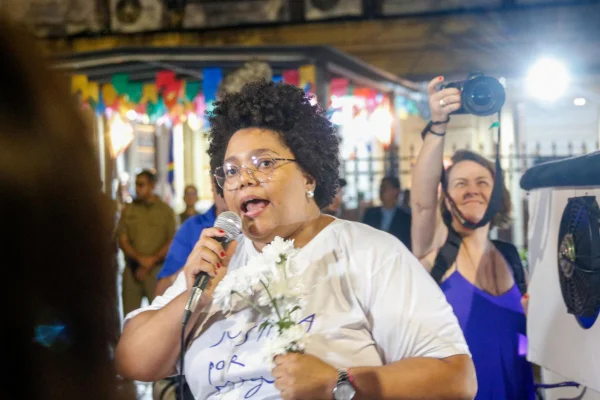 Imagem colorida, ato no Recife pela morte de Miguel- Metrópoles