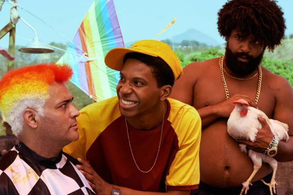 Foto colorida de três homens-Metrópoles