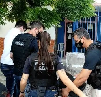 Policiais cumprem mandados da Operação Boca Negra