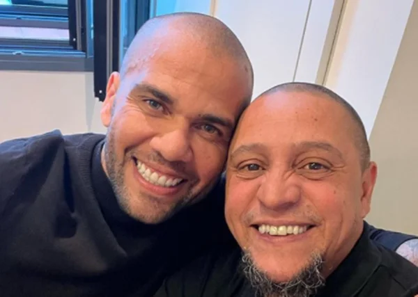 Daniel Alves e Roberto Carlos
