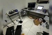 A corporação não divulgou detalhes sobre o conteúdo das ameaças nem informou se houve apreensão de materiais durante o cumprimento do mandado
