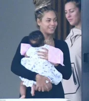 Gêmeos de Beyoncé são vistos em público pela primeira vez - imagem 4