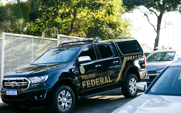 Policiais fazem busca na casa da conselheira Anilcéia Machado