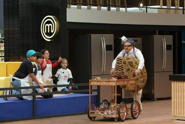Foto colorida do MasterChef Júnior - Metrópoles