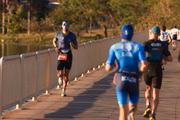 Atletas competem na prova Triathlon Standard no Metrópoles Endurance
