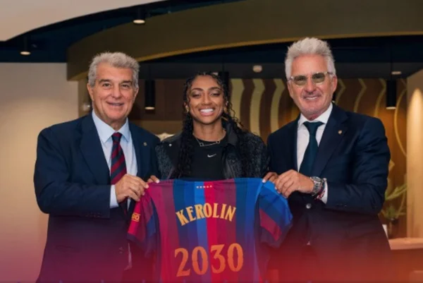 “Sonho que vira realidade”, diz Kerolin em apresentação no Barcelona