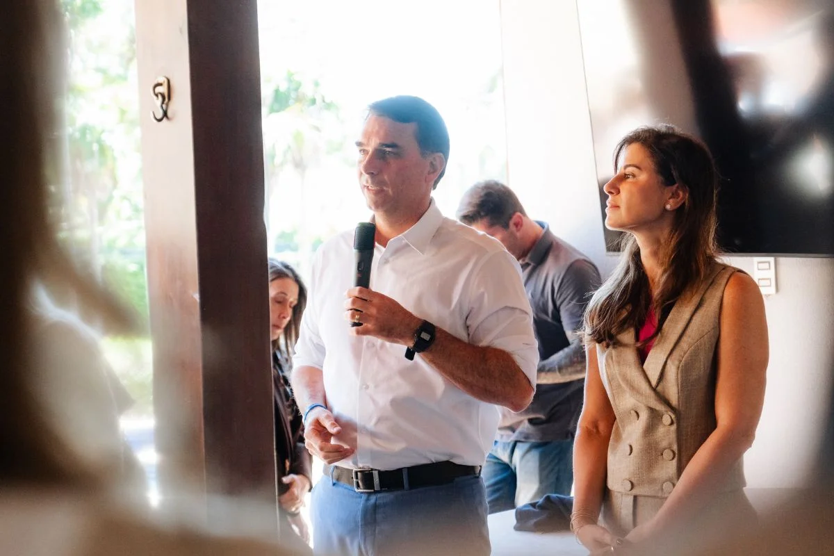 Flávio Bolsonaro em encontro com lideranças femininas Flávio Bolsonaro em encontro com lideranças femininas