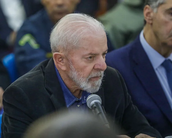Imagem colorida de Lula em coletiva com ministros sobre as enchentes no Rio Grande do Sul, São Leopoldo - Metrópoles