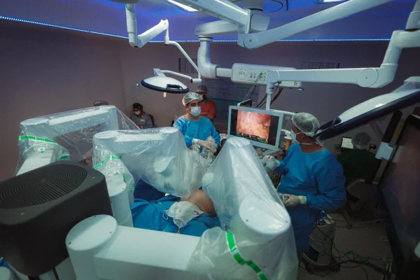 Cirurgia robótica no Hospital Brasília - Metrópoles