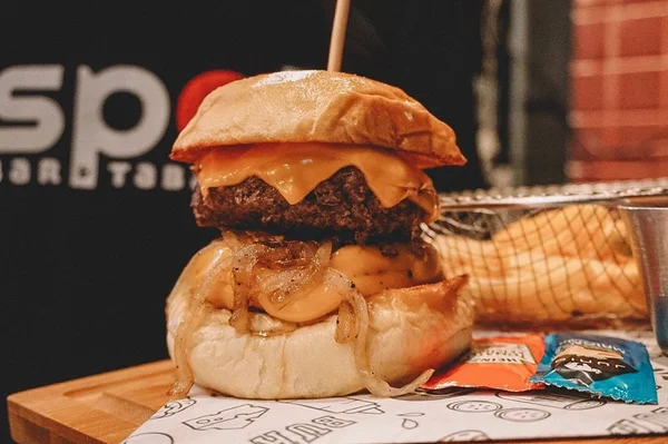 Sudoeste ganha café, bar, hamburgueria e pizzaria em um só lugar