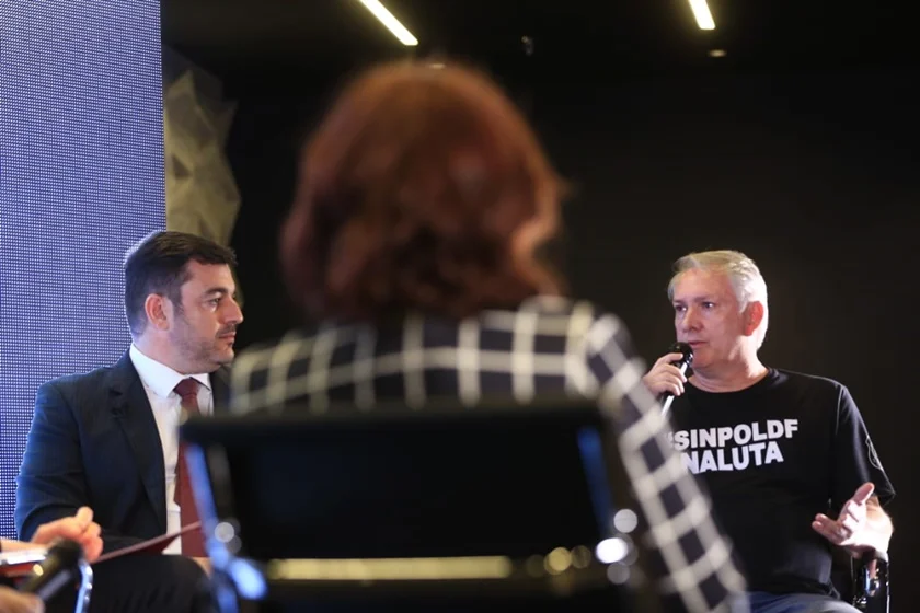 Com a ausência de Rollemberg, representantes dos sindicatos ocuparam o tempo e debateram propostas Com a ausência de Rollemberg, representantes dos sindicatos ocuparam o tempo e debateram propostas