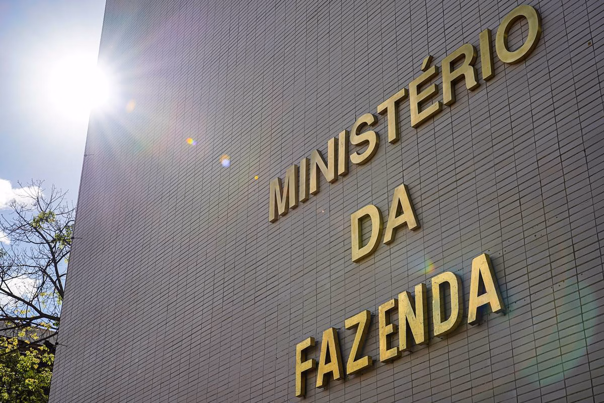 Imagem colorida da fachada do Ministério da Fazenda, na Esplanada dos Ministérios, em Brasília (DF) - Metrópoles
