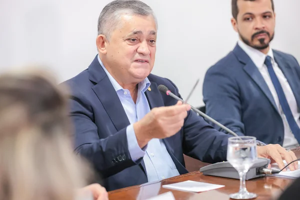 “Radicalmente contra”, diz Guimarães sobre socorro do governo ao BRB
