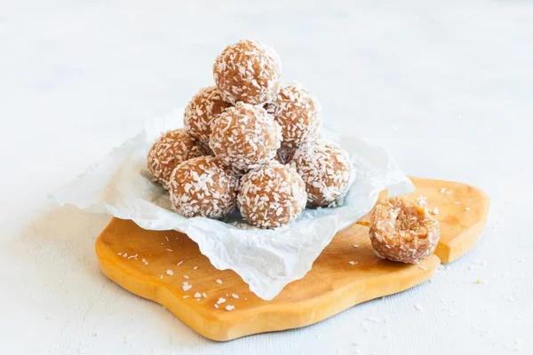 Faça a receita de cajuzinho “fake” com apenas 4 ingredientes