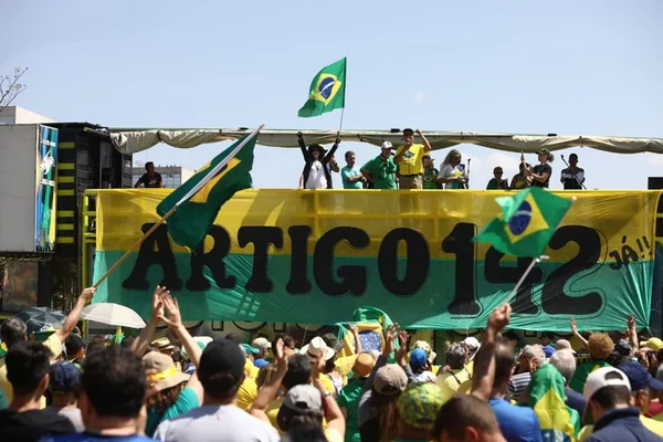 Manifestantes pedem veto à Lei de Abuso e atacam STF em capitais