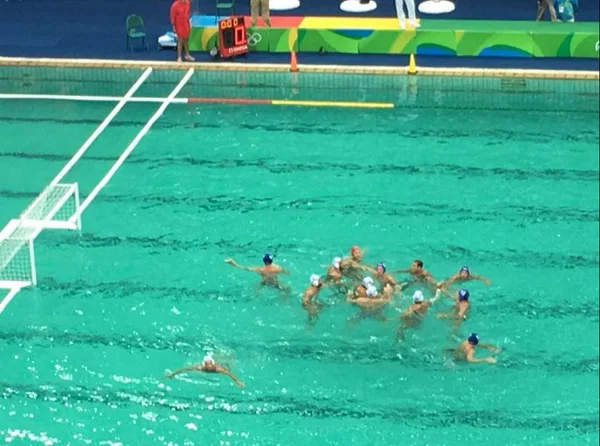 Solução para piscina esverdeada não tem mais prazo, admite Rio-2016
