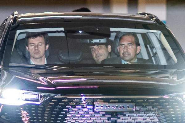 O presidente do Banco Central, Gabriel Galípolo, foi flagrado ao deixar a sede da Polícia Federal, em Brasília, após uma reunião institucional com o diretor-geral da corporação, Andrei Rodrigues. Ele saiu sem falar com a imprensa.
