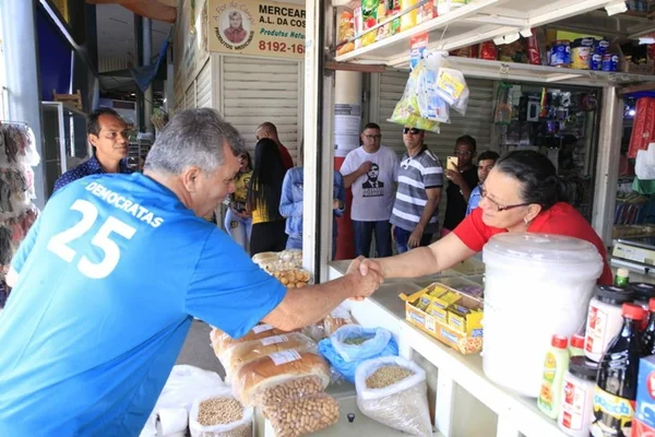 Fraga participa de feijoada oferecida por apoiadores em Taguatinga