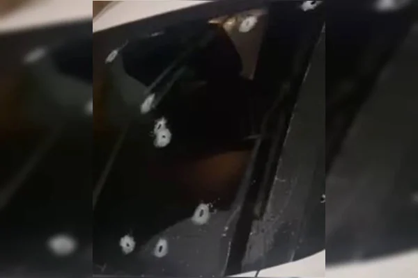 Mãe e filha são fuziladas por engano em carro; menina levou 5 tiros