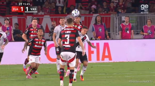 Imagem colorida da transmissão de Flamengo x Vasco, pela GE TV- Metrópoles