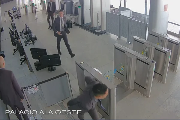 Funcionários do Planalto se desesperaram antes de invasão; veja vídeo