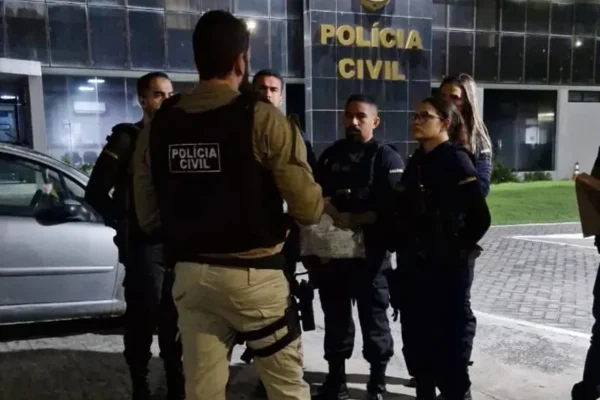 Imagem colorida, agentes da Polícia Civil de Alagoas- Metrópoles