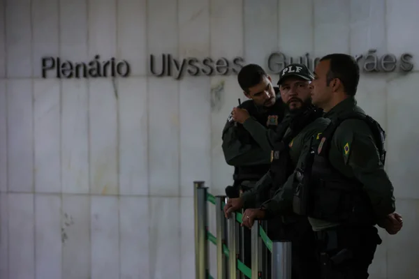 Policia Legislativa faz segurança na entrada do Plenário Ulysses Guimarães. O Presidente da Câmara dos Deputados, Hugo Motta (Republicanos-PB), convocou Sessão Extraordinário para a noite desta quarta-feira (6/8) e anunciou punição para parlamentares que tentarem obstruir os trabalhos da Casa