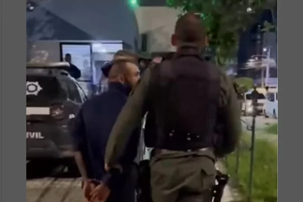 Imagem colorida, adolescente mantida em cárcere - Metrópoles