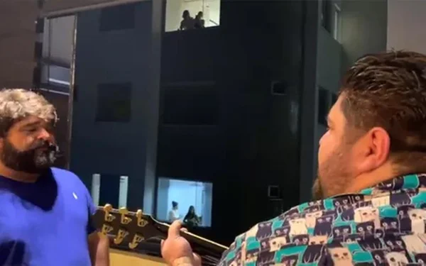 Fabiano em show na varanda por causa do coronavírus