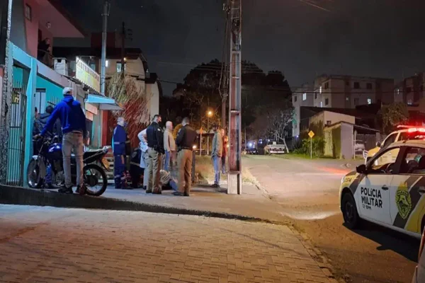 Brincadeira entre conhecidos termina com rapaz esfaqueado em Curitiba