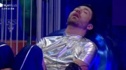 Rico dormiu no sofá e foi trollado Rico dormiu no sofá e foi trollado