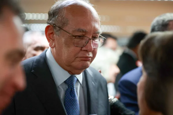 Decano do STF, Gilmar Mendes, lança seu livro Estado de Direito e Jurisdição Constitucional em evento no tribunal