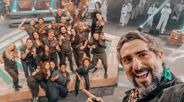 Mion posta foto com todos os peões