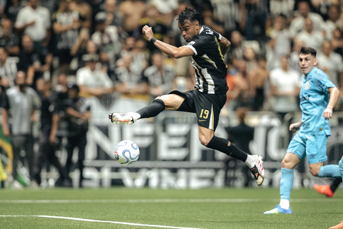Reinier finaliza e marca gol para o Atlético-MG Reinier finaliza e marca gol para o Atlético-MG