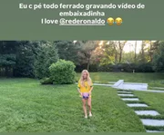 Karoline Lima faz embaixadinhas após machucar os pés Karoline Lima faz embaixadinhas após machucar os pés