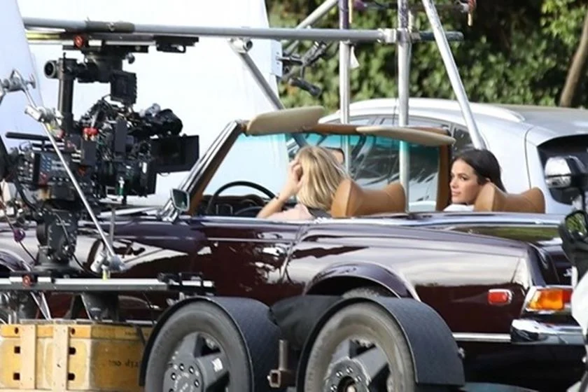As duas atrizes estavam em um set em Los Angeles As duas atrizes estavam em um set em Los Angeles