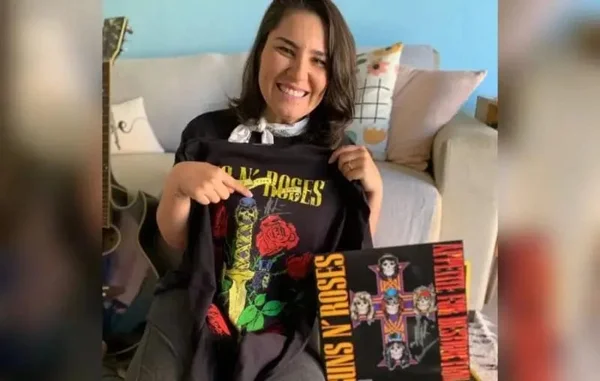 Fã deixa sacola em hotel do Guns N’ Roses e recebe itens autografados